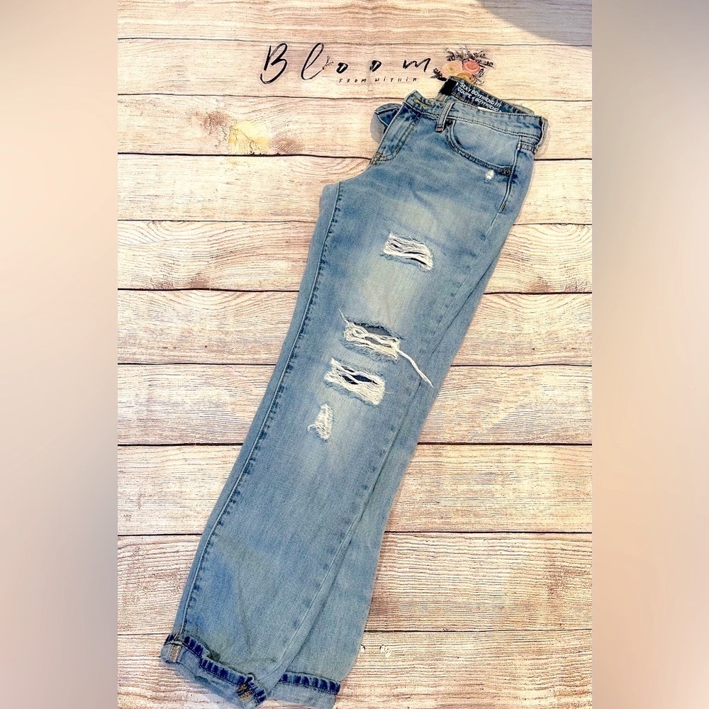 Gap Sexy distressed Boyfriend jeans 4/27 R